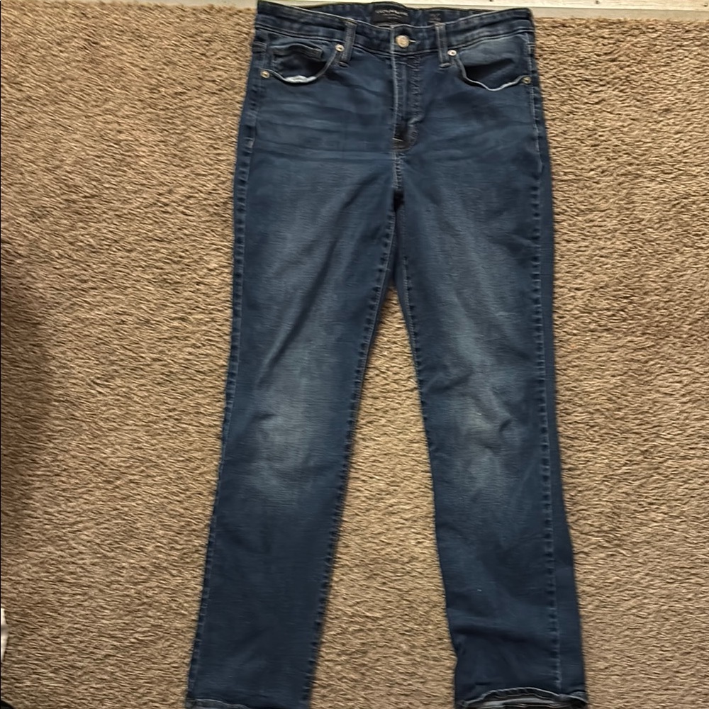 Lucky Brand Woman’s 10 Length 30. Legging Style Medium Wash